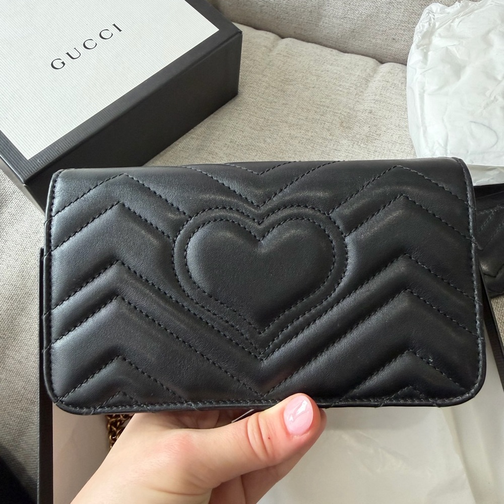 Gucci Black Chevron Leather Crossbody with Gold GG Hardware - Picture 4 of 4